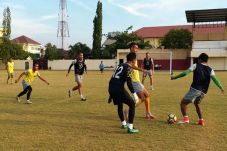 Sambangi Gresik United,...