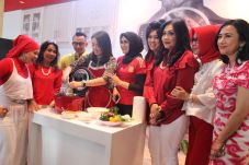Sharp Kenalkan Peralatan...