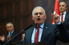 Turki Desak Kurdi Irak...