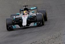 Hamilton Tercepat di...