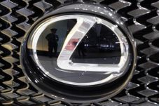 Penjualan Lexus Semester...
