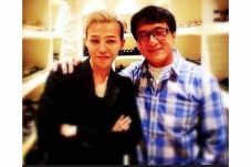 Manis, Jackie Chan Beri...