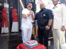 Rayakan HUT Ke-1, Baja...
