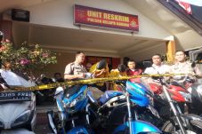 3 Pria Ini Gasak Banyak...