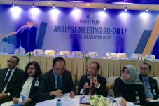 Bank BJB Salurkan Kredit...