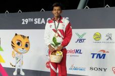 Persembahkan Emas untuk...