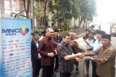 MNC Peduli Serahkan...