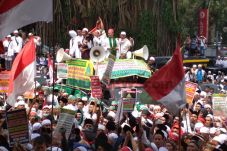 Tolak Pembangunan Rumah...