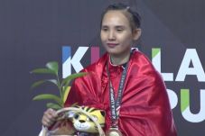 Berani Pindah Kelas,...