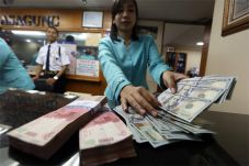 Dolar AS Pulih, Rupiah...