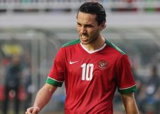 Ezra Walian Perkuat...
