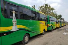 Hino Serahkan 15 Unit...