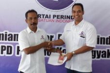 DPW Perindo DIY Salurkan...