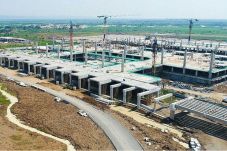 Dinilai Kompleks, Proyek...