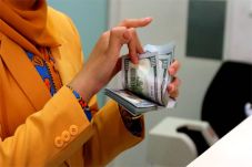 Akhir Bulan, Rupiah...