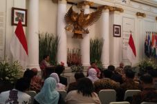 Menlu Retno Luncurkan...
