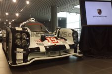 Porsche Ancang-Ancang...