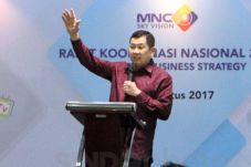 HT Hadiri Acara Akad...