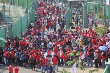 Suporter Indonesia Menyemut,...