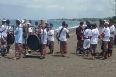 Lestarikan Budaya, Warga...