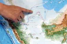 China Tuntut Indonesia...