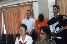 Sodomi 4 Anak Asuhnya,...