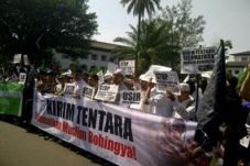 Kutuk Pembantaian Muslim...