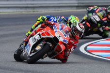 Rossi Patah Tulang Kaki,...
