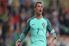 Lawan 10 Pemain, Portugal...