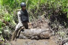 Brimob Sterilkan Lokasi...