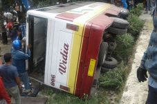 Bus Widia Terguling...