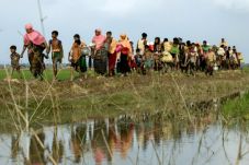 Menyebrang ke Bangladesh,...