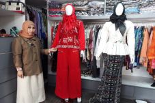 10 Koleksi Batik Betawi...