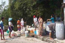 Sumur Mengering, Warga...