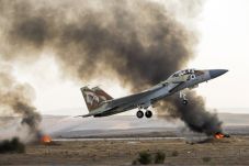 Jet-jet Israel Serang...