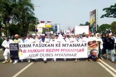 Peduli Rohingya, Ribuan...