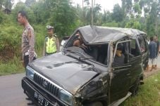 Mobil Pengangkut Siswa...