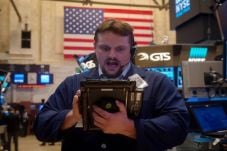 Wall Street Tumbang...