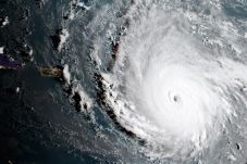 Badai Irma Dekati Florida,...