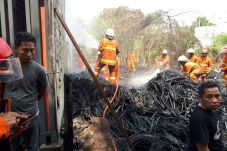 Kulit Kabel Terbakar,...