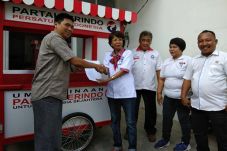 Perindo Bagikan Gerobak...