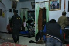 Polisi Buru Perampok...