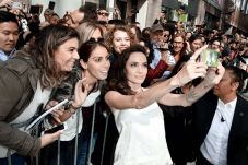 Angelina Jolie Bahagia...