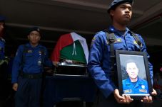 Gugur Bunga Iringi Pelepasan...