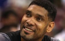 Tim Duncan Galang Bantuan...