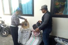 Polisi Sita Ikan Asin...