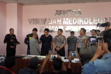 Pasutri di Benhil Dibunuh...