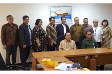 Menteri Rini Tambah...