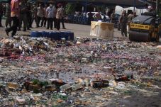 Puluhan Ribu Botol Miras...