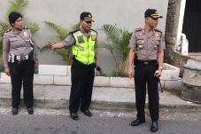 Warga Prancis Ditusuk,...